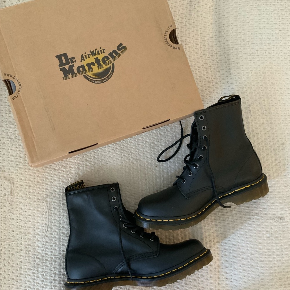 Dr. Martens Doc 1460 Black Leather Lace Up Combat Boots Shoes New Box